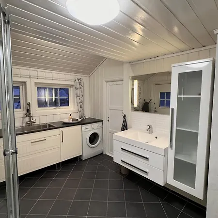 Enebolig Sentralt Pa Stord